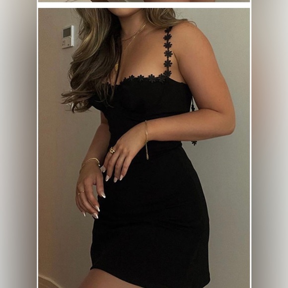 Commense Floral Contrast Trim Low Cut
Cami Mini Dress size S - Picture 2 of 3